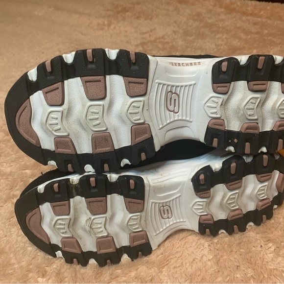 Skechers D'Lites Black and Gray Sneakers - Picture 3 of 11